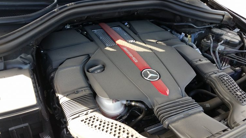Compartiment moteur d’une Mercedes-Benz AMG